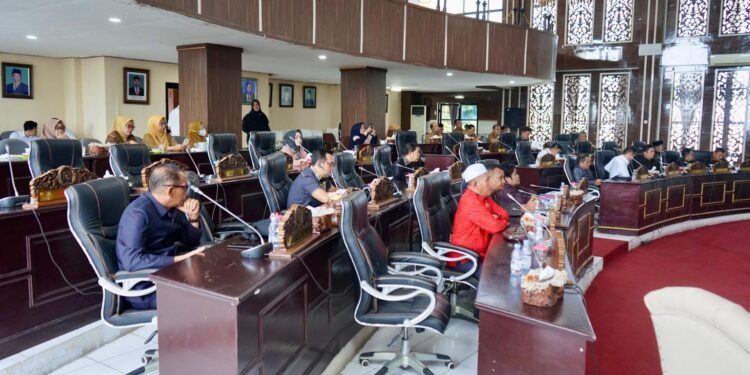 Pemkab Kotabaru Hadiri Rapat Paripurna DPRD Bahas Empat Raperda