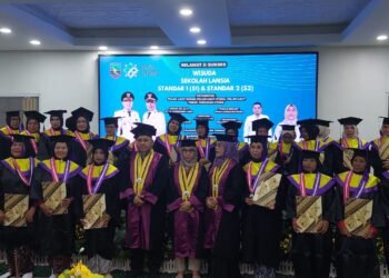 107 Lansia Ikuti Wisuda Sekolah Lansia S1 dan S2 Kabupaten Kotabaru Tahun 2025