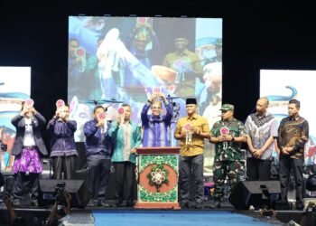 Spektakuler, Ribuan Penonton Tumpah Ruah, Bupati Andi Rudi Latif Buka Aksi Festival Budaya 2025