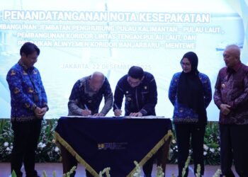 Bupati Andi Rudi Latif Tandatangani Nota Kesepahaman Pembangunan Jembatan Kalimantan – Pulau Laut dan Perbaikan Alinyemen Koridor Banjarbaru – Mantewe