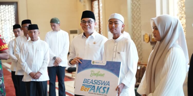 Doa Bersama Sambut Tahun Baru 2026, Bupati Andi Rudi Latif Launching Beasiswa BerAksi dan Salurkan Insentif Guru Ponpes, Guru Ngaji serta Majelis Taklim