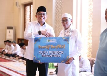 Bupati Tanah Bumbu Salurkan Insentif untuk Guru Pondok Pesantren, Wujud Apresiasi atas Peran Mendidik Akhlak Sejak Dini