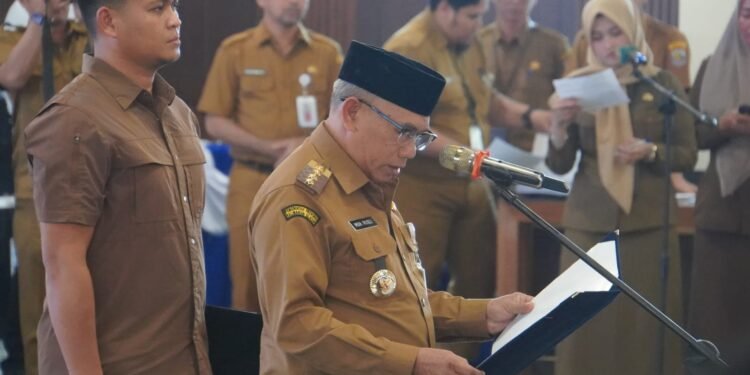 Bupati H. Muhammad Rusli Lantik Pejabat Baru, Dorong Profesionalisme dan Semangat Baru di Pemkab Kotabaru