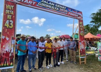 Rayakan Hari Jadi ke-43, Warga Desa Giri Mulya Banjir Doorprize dan Kabar Baik dari DPRD