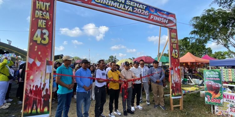 Rayakan Hari Jadi ke-43, Warga Desa Giri Mulya Banjir Doorprize dan Kabar Baik dari DPRD