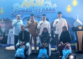 Safari Ramadan Pemprov Kalsel di Tanah Bumbu, Masyarakat Terima Bantuan Sembako dan Apresiasi Adipura Lokal