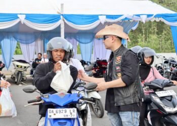 Kolaborasi HDCI dan Ditlantas Polda Kalsel, Berbagi Takjil dan Kampanye Keselamatan Berkendara