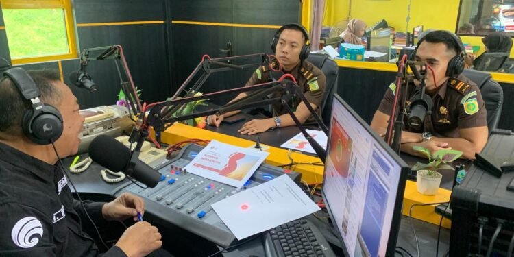 Lewat Dialog Radio, Kejari Kotabaru Tegaskan Pengawalan Koperasi Merah Putih Berbasis Pencegahan