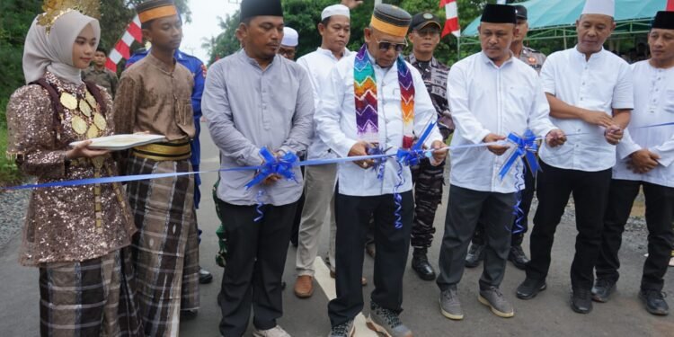 Resmikan Jalan Desa Teluk Tamiang, Bupati Muhammad Rusli Perkuat Konektivitas dan Wisata