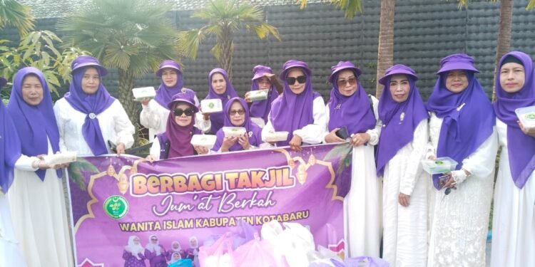 WI Kotabaru Bagikan Takjil dalam Program Jum’at Berkah di Bulan Ramadan