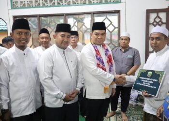 Safari Ramadhan 1447 H di Kelumpang Selatan, Pemkab Kotabaru Serahkan Berbagai Bantuan untuk Masyarakat