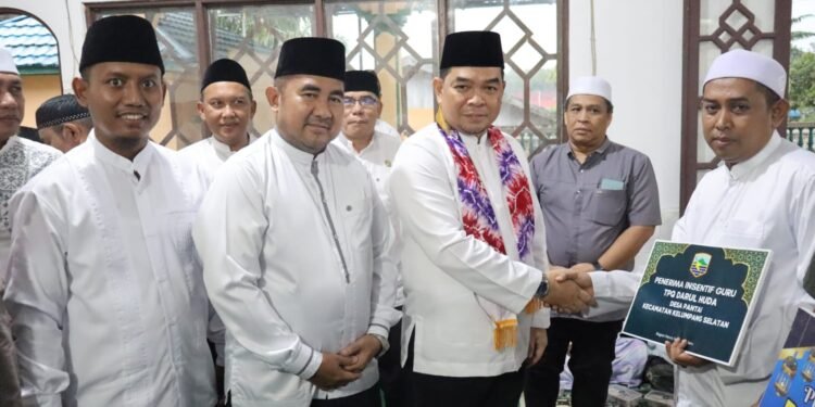 Safari Ramadhan 1447 H di Kelumpang Selatan, Pemkab Kotabaru Serahkan Berbagai Bantuan untuk Masyarakat