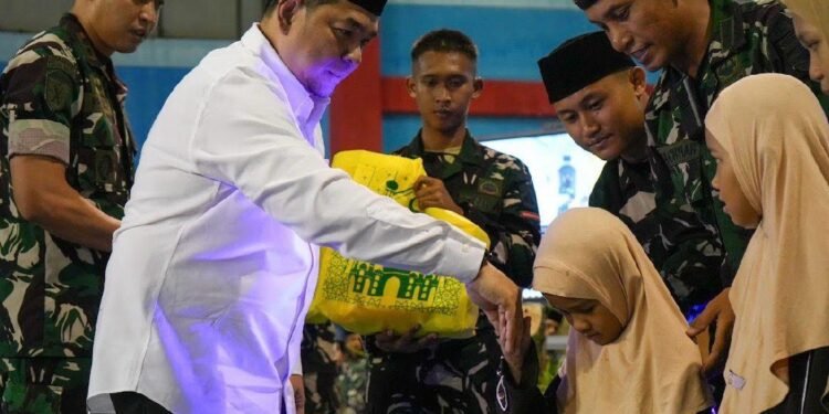 Pemkab Kotabaru Hadiri Buka Puasa Bersama Prajurit Yonif TP 884/Sa-ijaan