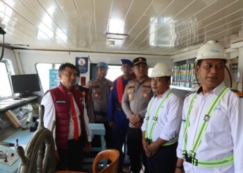 Pastikan Keamanan Berlayar Arus Mudik, Polres Tanah Bumbu Lakukan Tes Urine Nahkoda Kapal