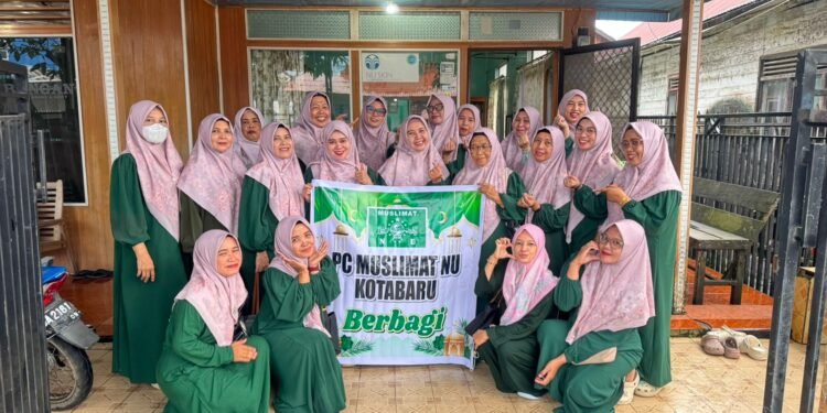 Muslimat NU Kotabaru Gelar Aksi Berbagi Pakaian Layak Pakai