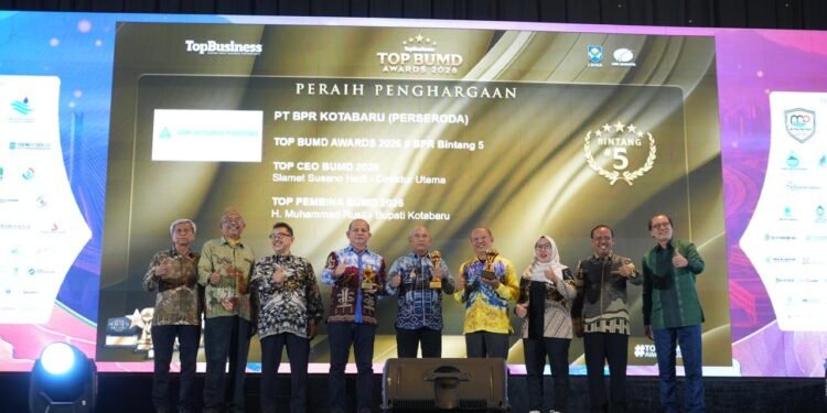 TOP Bupati Kotabaru Muhammad Rusli Terima Penghargaan Sebagai TOP Pembina BUMD 2026