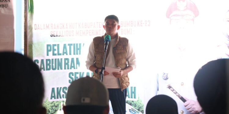 Bupati Andi Rudi Latif Canangkan Gerakan Pilah Sampah di Hari Jadi ke-23 Tanah Bumbu dan Peringatan Hari Bumi 2026