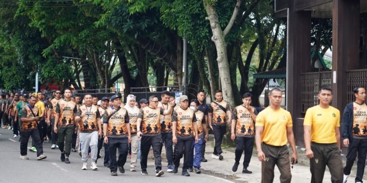 Perkuat Senegritas, Pangdam XXII/TB dan Danrem 101/Antasari Olahraga Bareng Insan Pers Kalsel