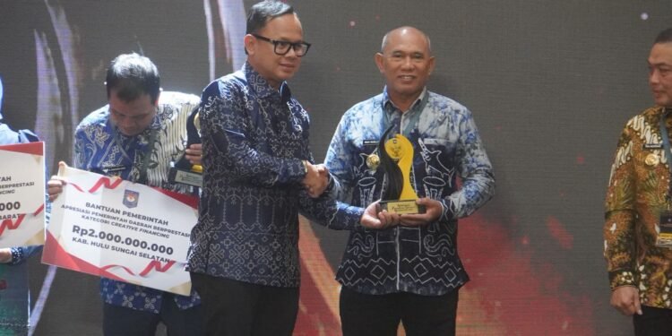 Sabet Juara 1 Creative Financing Transformasi Entrepreneur Government: Kotabaru Ungguli 12 Kabupaten di Regional II Kalimantan