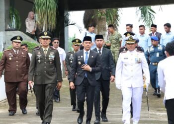 Bupati Andi Rudi Latif Pimpin Upacara Peringatan Hari Kebangkitan Nasional dan Proklamasi Gubernur Tentara ALRI Divisi IV Pertahanan Kalimantan Ke-77