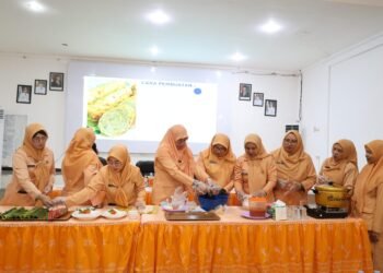 DWP Tanah Bumbu Dorong Ekonomi Keluarga Lewat Pelatihan Rolade Ikan
