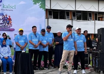 Fun Walk HUT ke-76 Kotabaru Meriah, Ribuan Warga Ikuti Jalan Sehat dan Tukar Sampah Plastik dengan Sembako