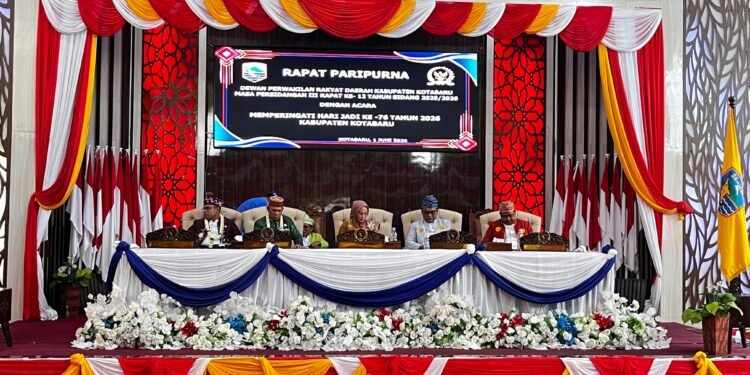 Bupati H. Muhammad Rusli Hadiri Rapat Paripurna HUT Kotabaru ke-76