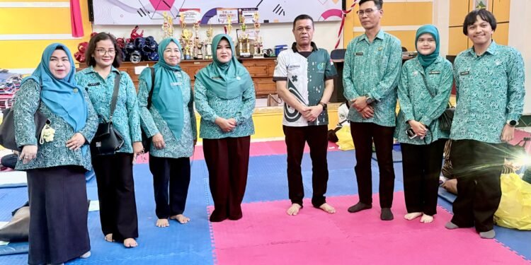 Ketua TP PKK Kotabaru Hadiri Sunatan Massal Gratis, 50 Anak Ikut Meriahkan Hari Jadi ke-76 Kotabaru