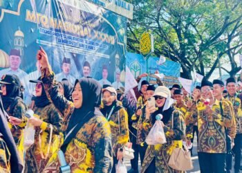 Tampil memukau,Kontingen Kotabaru ikuti Pawai Ta’aruf MTQ Nasional ke – XXXVII tingkat Provinsi Kalimantan Selatan di Marabahan
