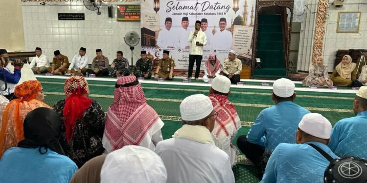 Pemkab Kotabaru Sambut Kepulangan Jemaah Haji Kloter 13 di Masjid Agung Husnul Khatimah
