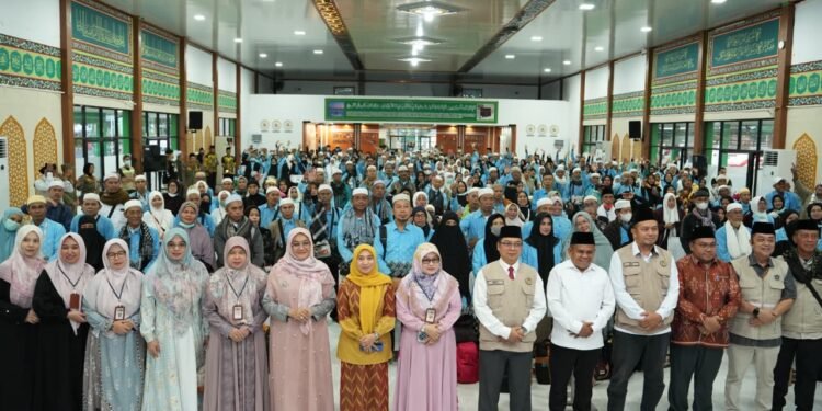 Pemkab Tanah Bumbu Sambut Hangat Kedatangan Jamaah Haji Kloter 13 di Debarkasi Banjarmasin