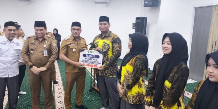 Pemkab Kotabaru Syukuri Prestasi MTQ, Serahkan Bonus dan Kukuhkan Pengurus LPTQ 2025–2029
