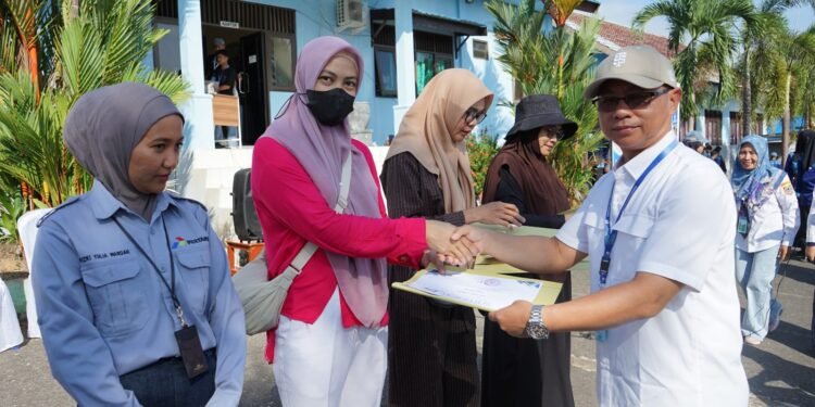 SMKN 2 Kotabaru Gelar Pasar Murah, Wujud Kepedulian Sosial di HUT ke-17