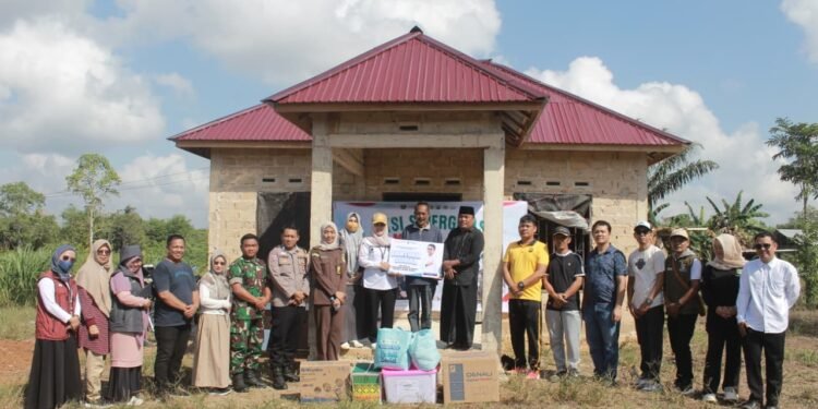Bupati Andi Rudi Latif Wujudkan Rumah Layak Huni bagi Warga Kersik Putih