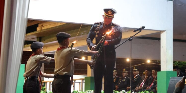Semarak Pawai Obor dan Taptu Warnai Malam Kemerdekaan RI di Tanah Bumbu