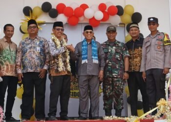 Tingkatkan Layanan Publik, Bupati Kotabaru Resmikan Kantor Desa Sidomulyo