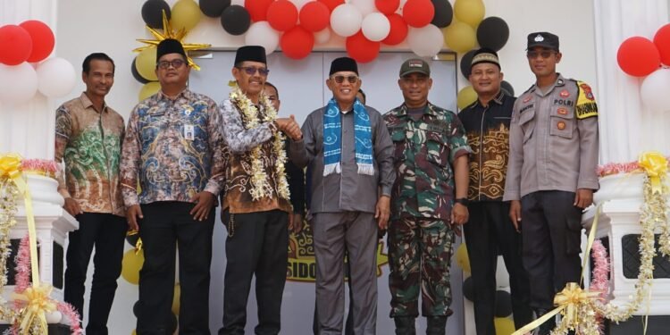 Tingkatkan Layanan Publik, Bupati Kotabaru Resmikan Kantor Desa Sidomulyo