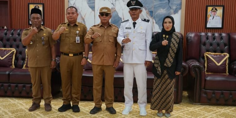 Lantik Kades Antar Waktu, Bupati Tekankan Amanah dan Tanggung Jawab
