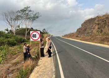Sering Terjadi Laka Berulang, KM 71,5 Mantewe Kini Dipasangi Rambu Pemandu Arah dan Batas Kecepatan