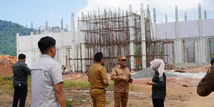 Bupati Kotabaru Tinjau Langsung Pelaksanaan Pilkades Serentak di TPS Desa Megasari