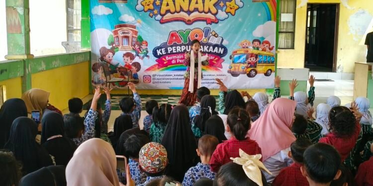 Layanan Bercerita Anak Dispersip Kotabaru Hadir Di Pulau Laut Tengah