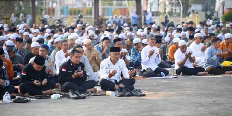 Pemkab Kotabaru Bersama Kemenag Gelar Salat Istisqa, Bersama Memohon Hujan dan Keberkahan