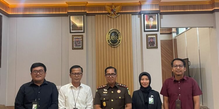 Lindungi Hak Pekerja, BPJS Ketenagakerjaan Batulicin Serahkan SKK Penagihan Rp3,25 Miliar ke Kejari Kotabaru